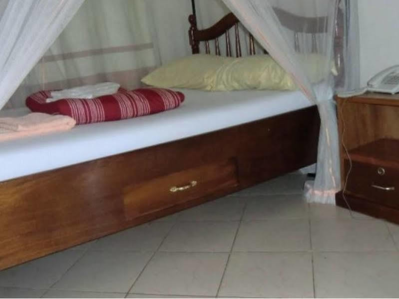 Keba Inn Lyamutundwe Esterno foto