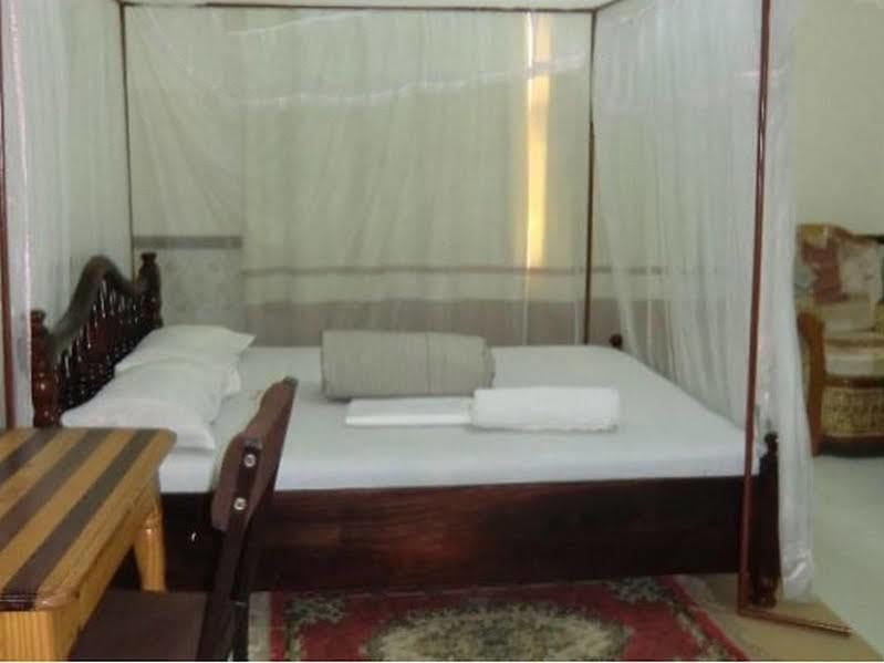 Keba Inn Lyamutundwe Esterno foto
