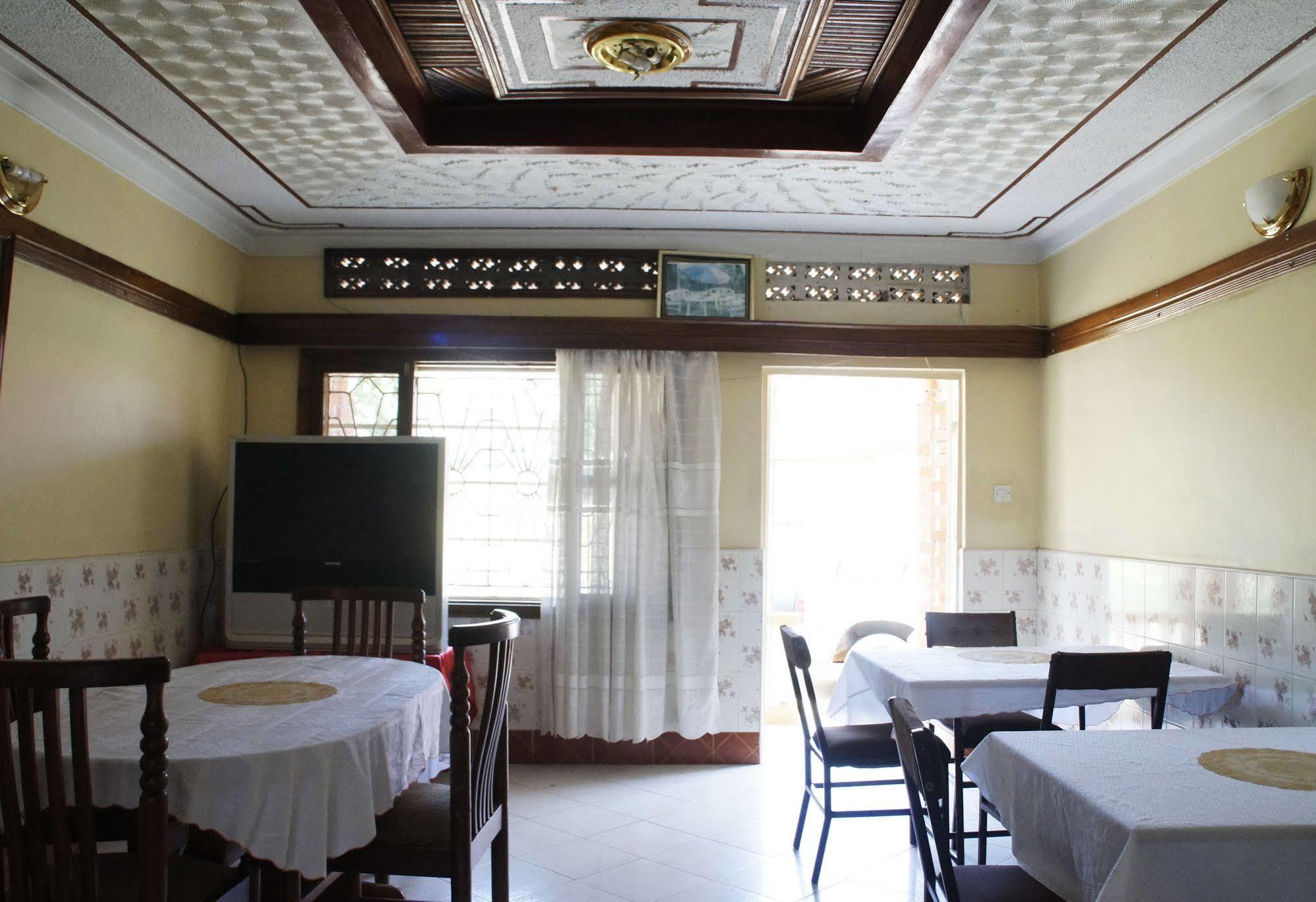 Keba Inn Lyamutundwe Esterno foto