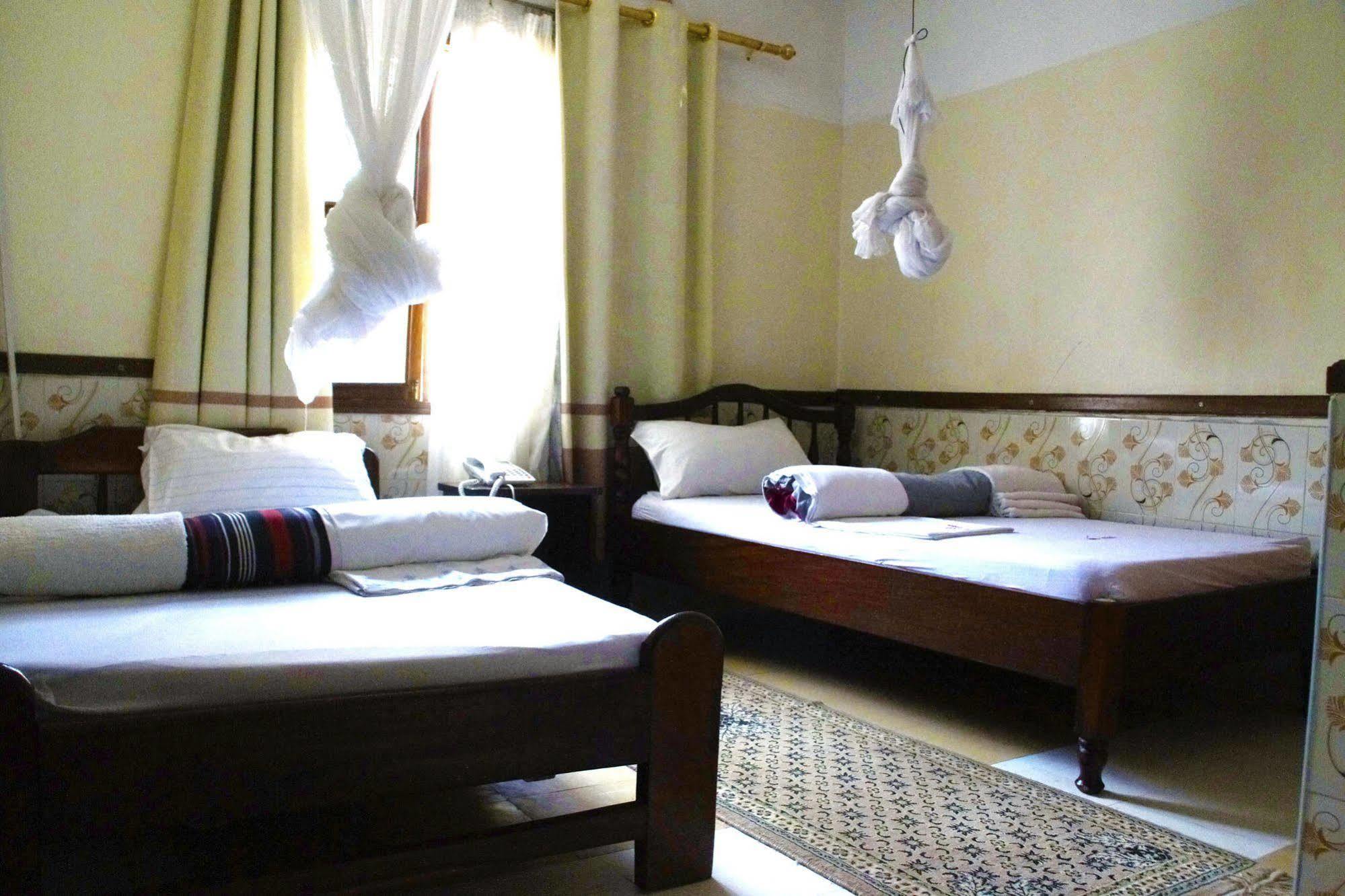 Keba Inn Lyamutundwe Esterno foto
