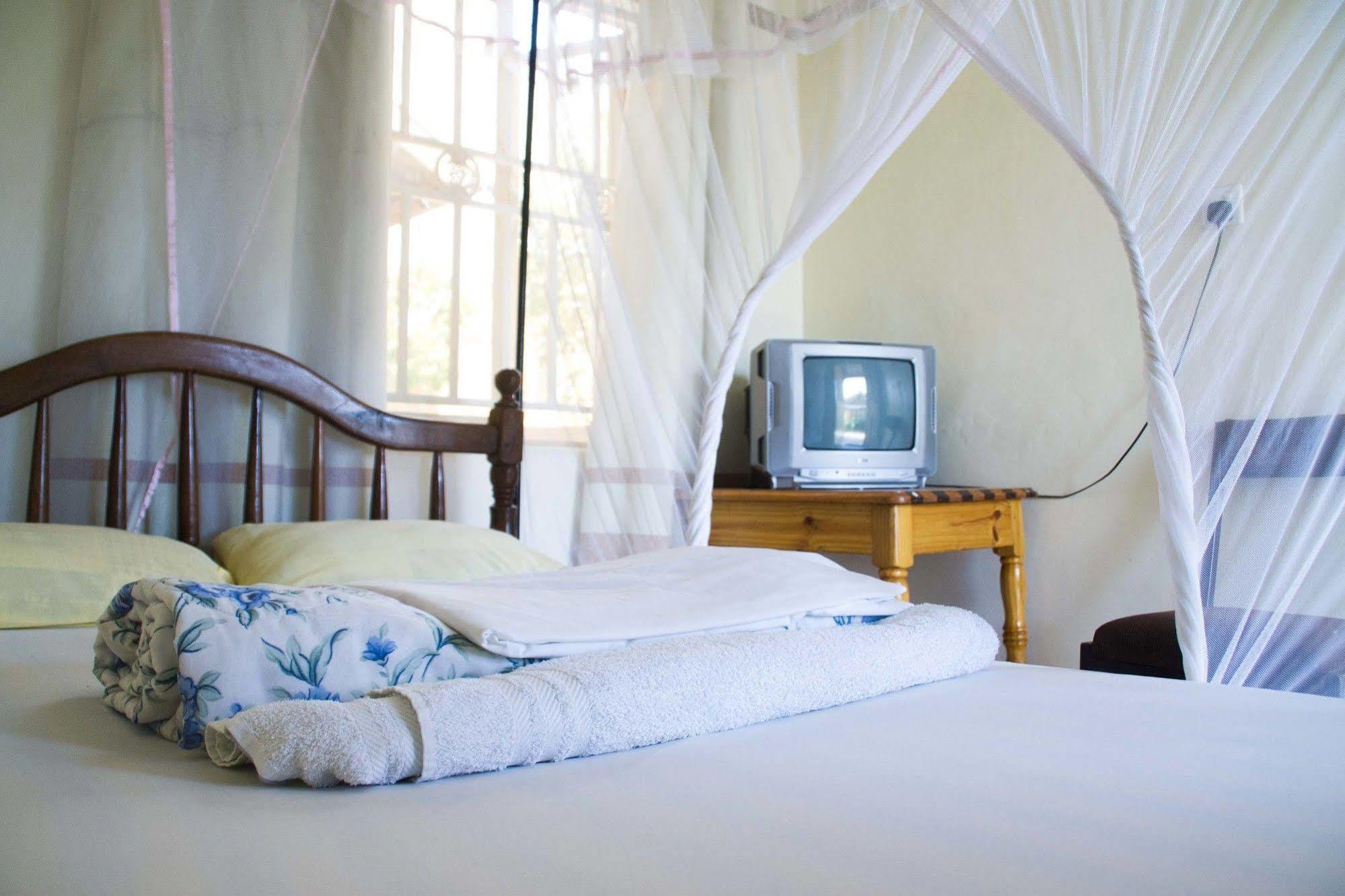 Keba Inn Lyamutundwe Esterno foto