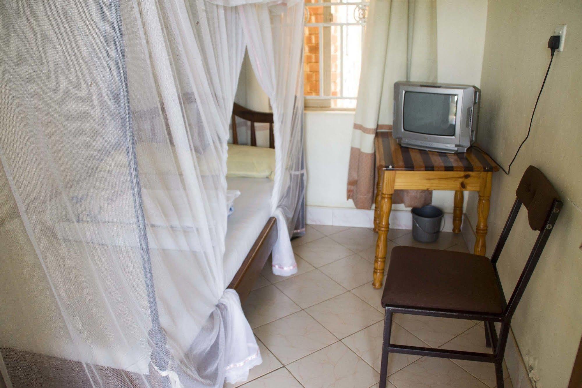 Keba Inn Lyamutundwe Esterno foto