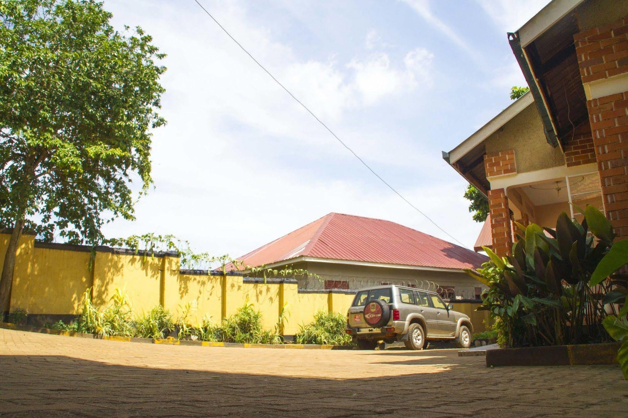 Keba Inn Lyamutundwe Esterno foto